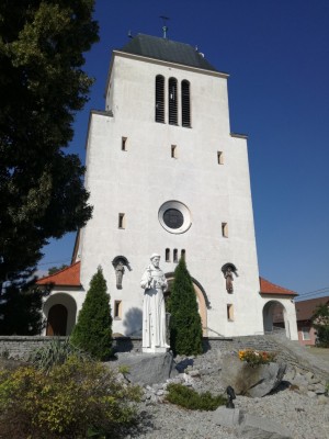 kosciol komprachcice